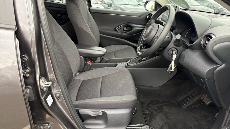 Toyota Yaris 1.5 Hybrid Design 5dr CVT Hybrid Hatchback